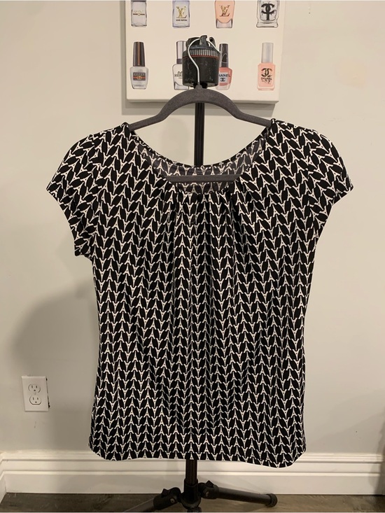 Worthington Tops - Worthington Black & White Geometric Cap Sleeve Top -GB024